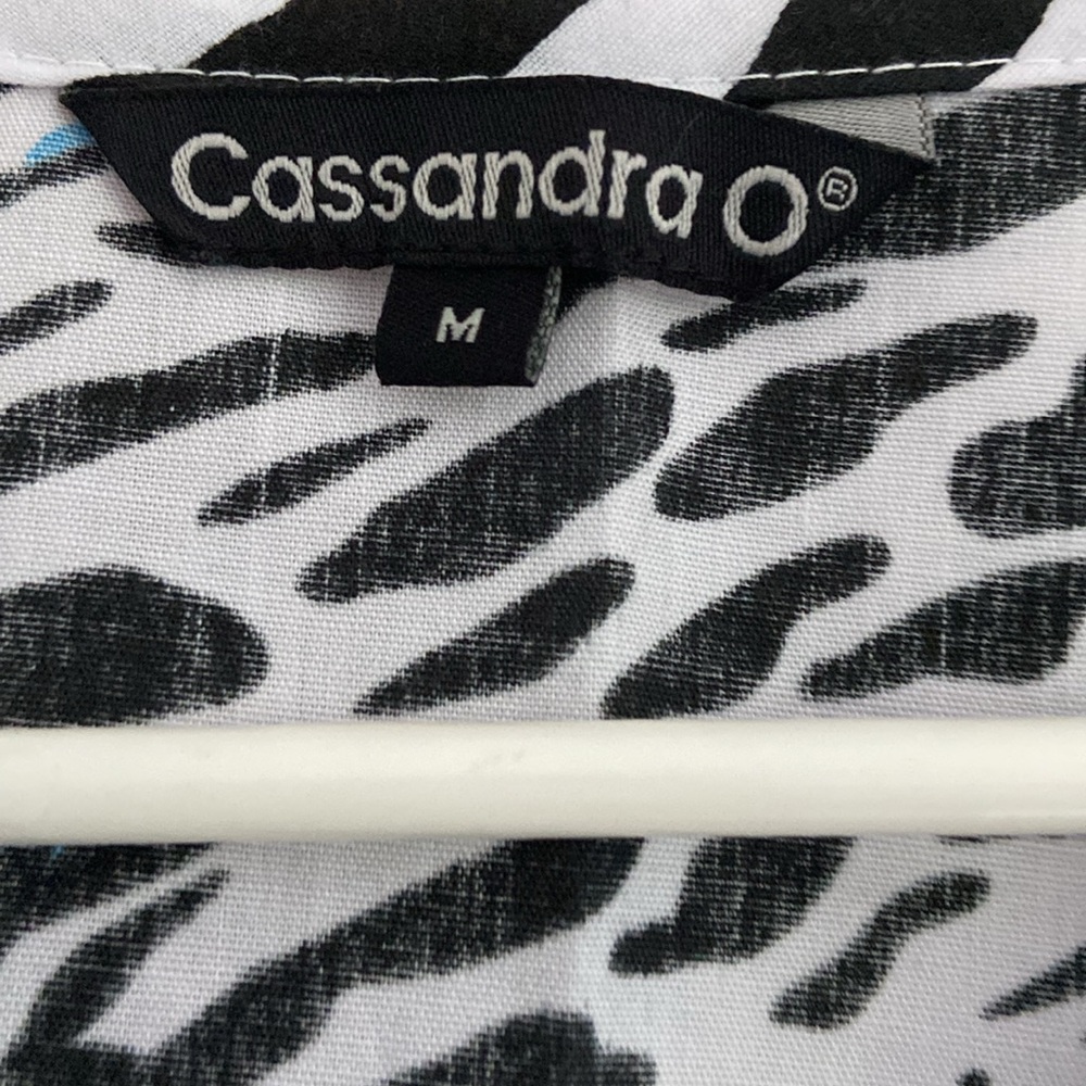 NWT! Cassandra O animal print size M scrub top, tie back! - Picture 2 of 4
